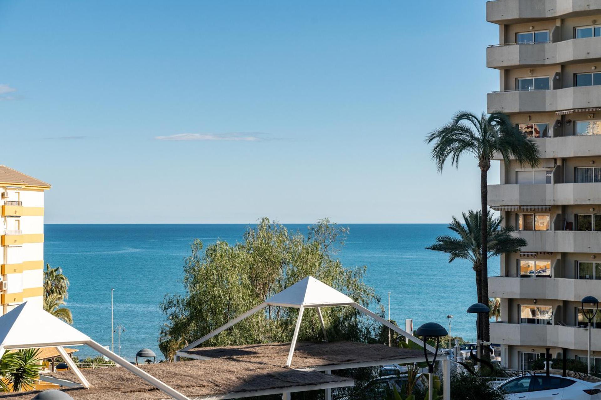 Seaview Beachfront Studio With Aqua Park & Balcony Benalmádena Exterior foto